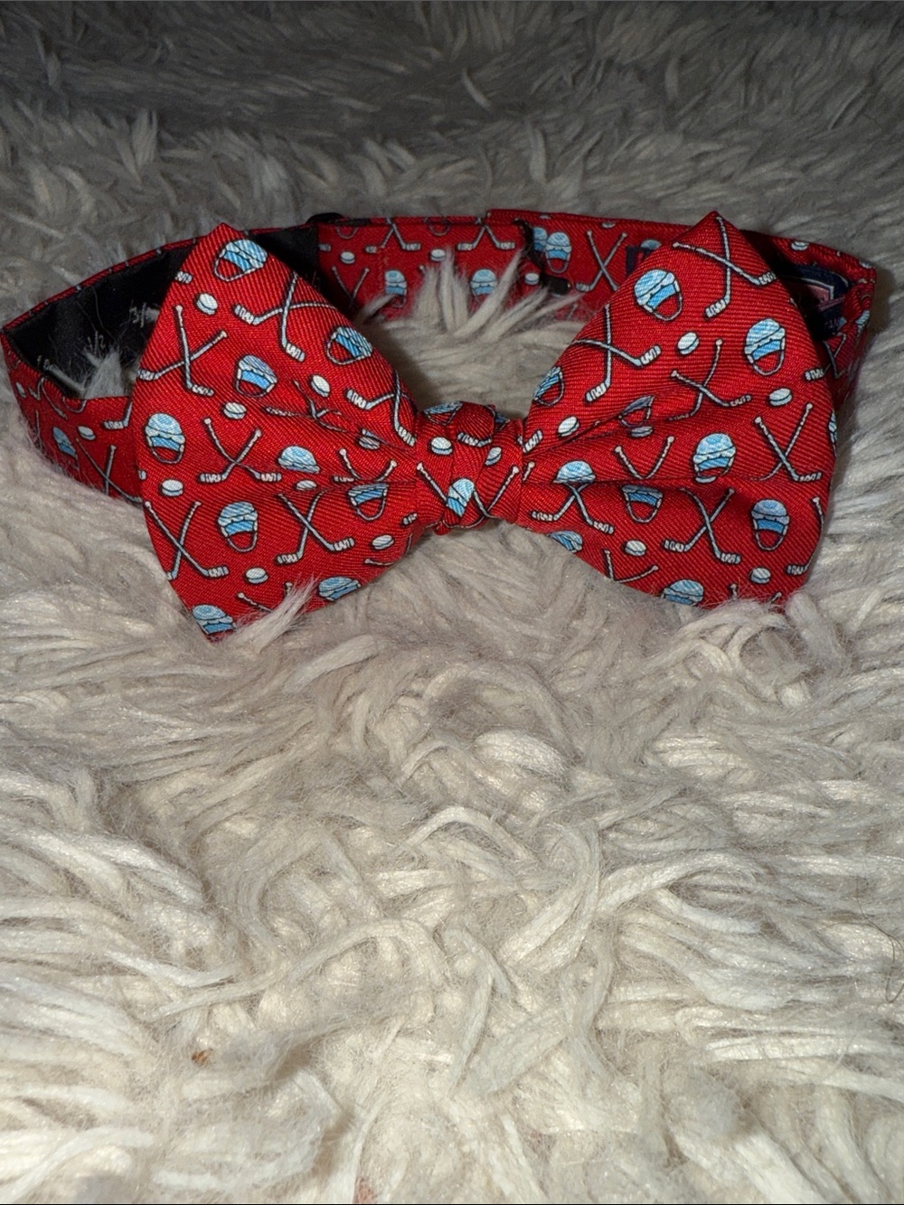 🏒 🐳 Boys Vineyard Vines hockey adjustable bow tie